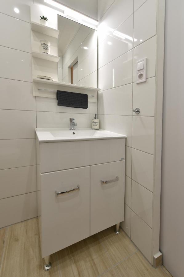 Kiralykut 2 Apartman - Ingyen Parkolas, Bicajok, Ac Секешфехервар Экстерьер фото